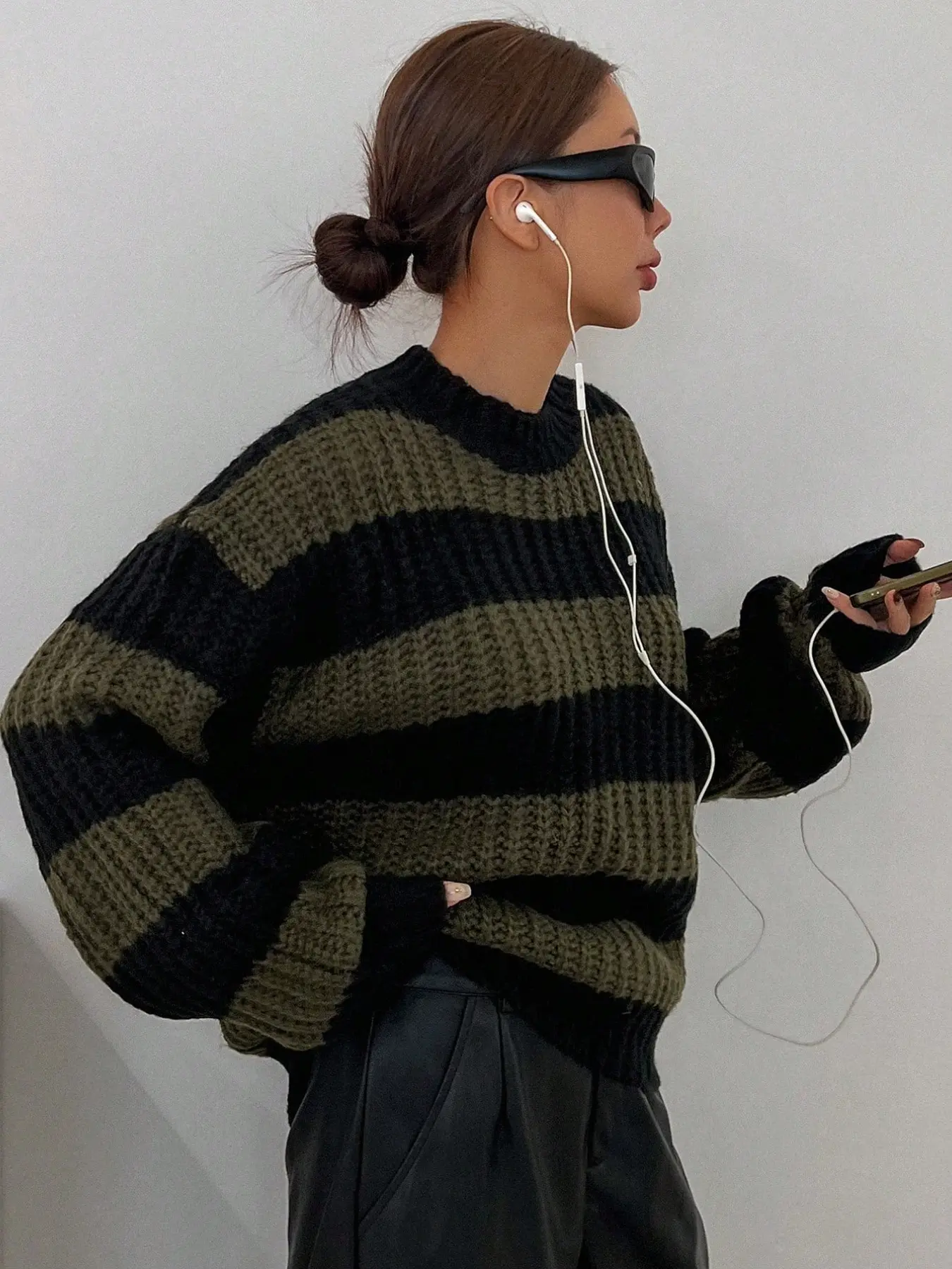 Women's Colorblock Striped Round Neck Knit Sweater, Fall Winter Fashion, Unique Design, Casual Pullover Top, Cozy and Stylish