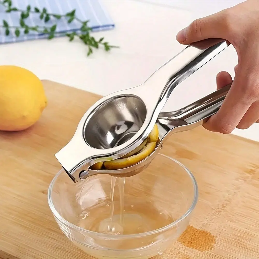 Stainless steel manual juicer, ergonomic grip design, efficient squeezing, easy to clean, suitable for a variety of fruits such as oranges, lemons and citrus, is an excellent choice for freshly squeezed juice.