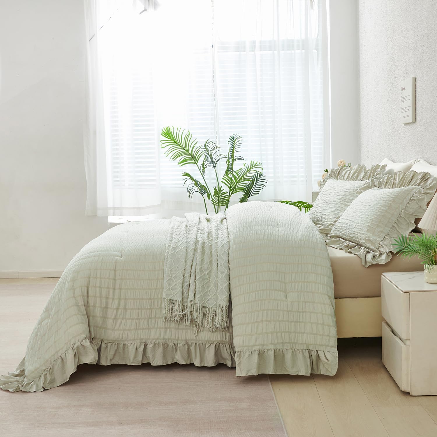 5 count  Bed Bedding Set Beige Ruffle Comforter Sets for Women Adults Seersucker Bedding Set with Ruffled Layers  Farmhouse Bed in A Bag with Sheets(Beige, )