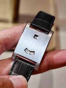 Men's Watch, Square Luxury Design, Bug Hole Concept Strap, Sports & Business Style, Analog Quartz Movement, Metal Case, 32mm Diameter, Analog Wristwatch
