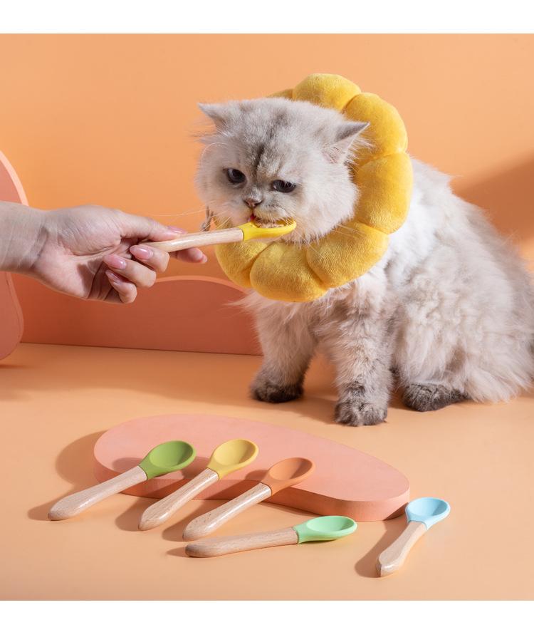 SoPets Pet Food Spoon Silicone Cat Feeding Scoop for Wet Food Canned Food with Wooden Handle Safe Dishwasher Friendly Pet Supplies Automatic Feeder Accessories