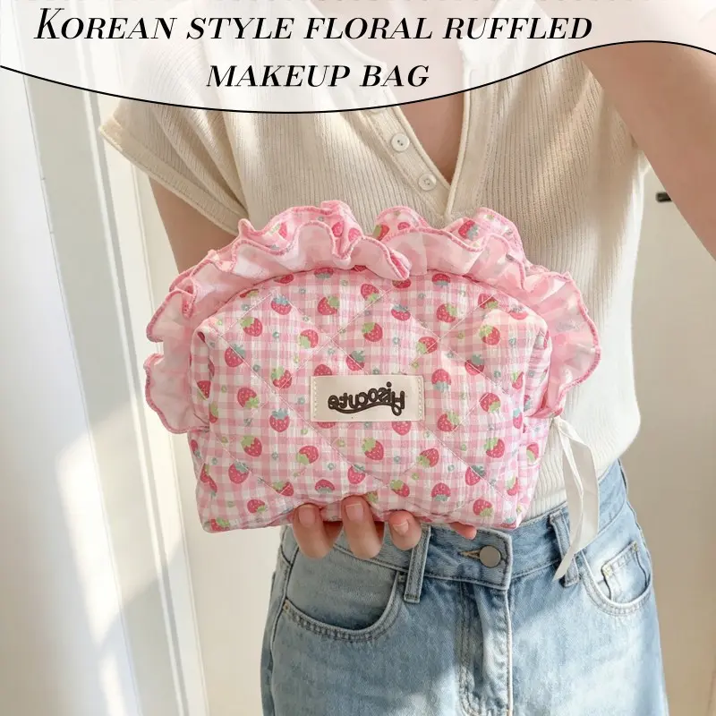 Korean Style Cream Ruffle Quilted Makeup Bag, Strawberry Floral Large Capacity Storage Bag, Portable Travel Wash Kit, Cosmetics/toiletries/stationsery
