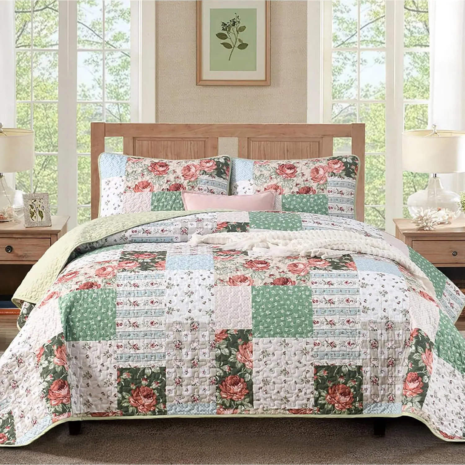 Floral Patchwork Quilt Set  Size, Red Green  Bedspread