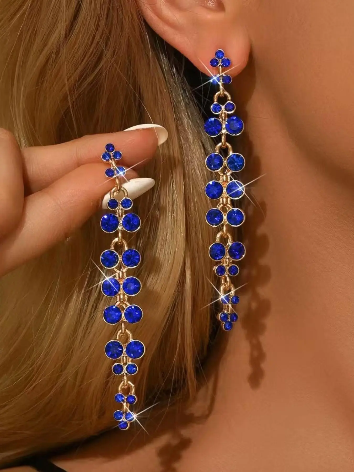 1 pair of fashionable and elegant navy blue rhinestone earrings for women, with exaggerated personality and long tassel earrings, suitable for wearing at parties and parties