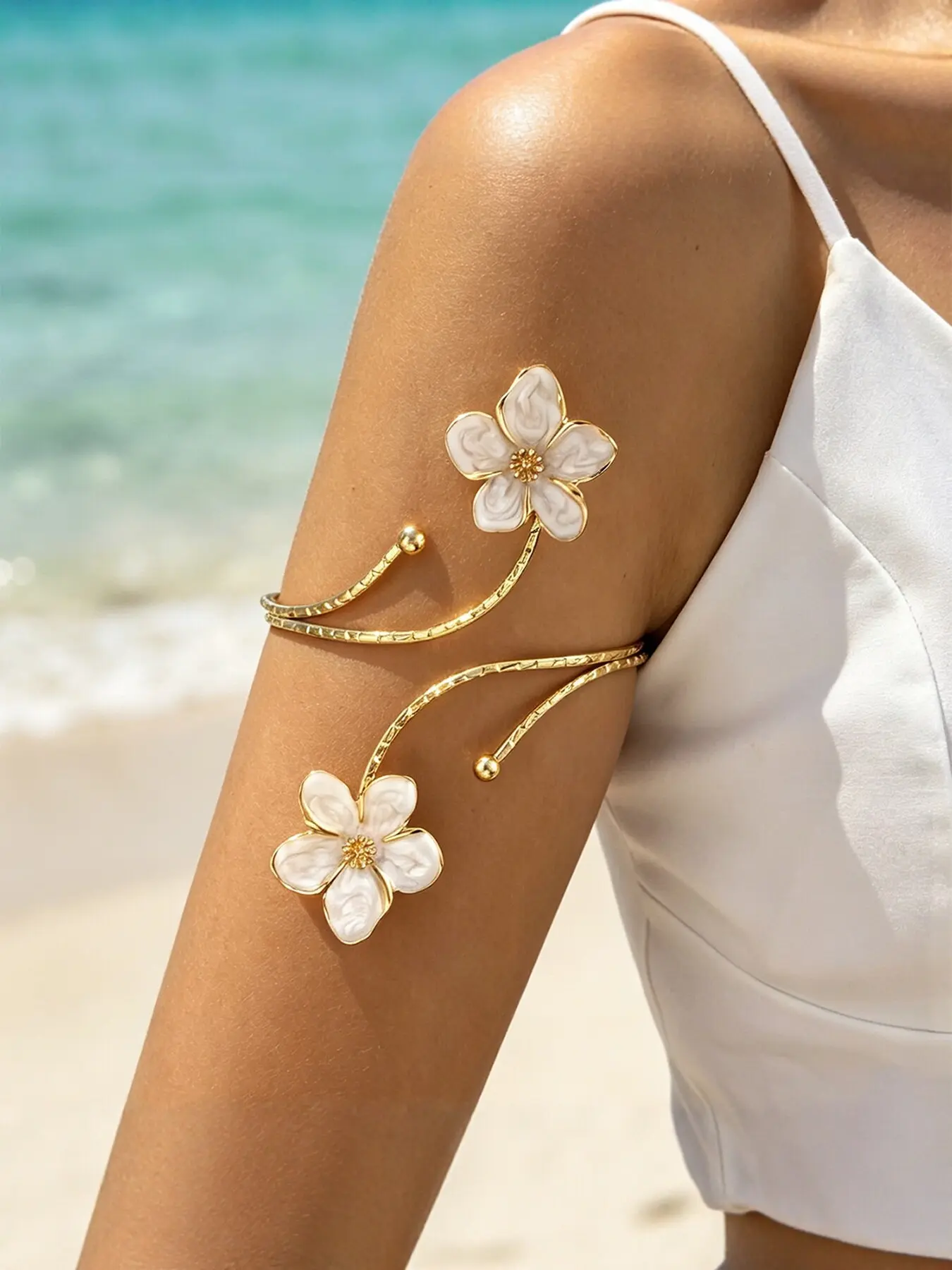 Boho Double White Flower Upper Arm Cuff Adjustable Open Armband Aesthetic Summer Beach Holiday Arm Jewelry Accessories for Women