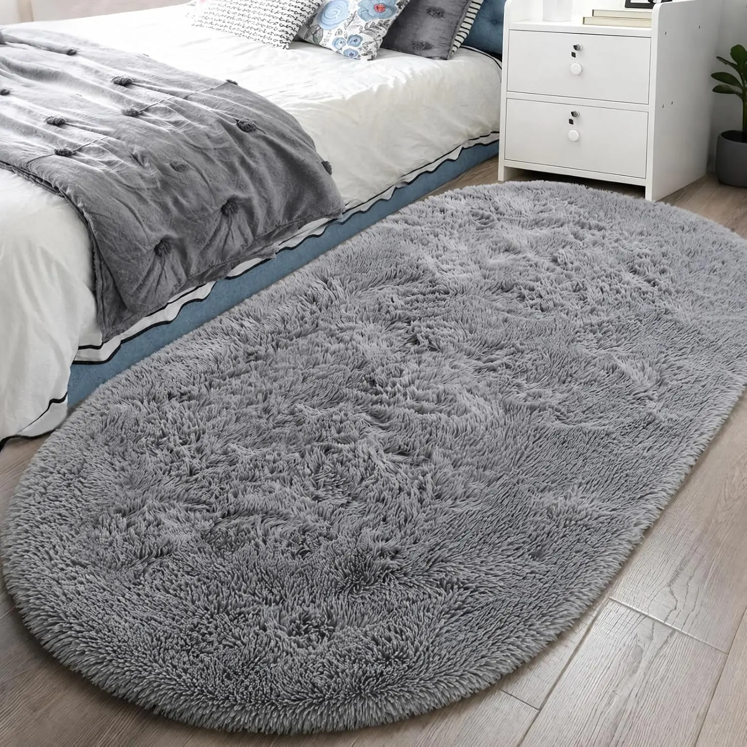Bedroom Rug 2.6' x 5.3', Gray Shaggy Area Rug for Bedroom Bedside, Soft Oval Throw Rugs Carpet for Kids Girls Nursery Living Room Home Decor