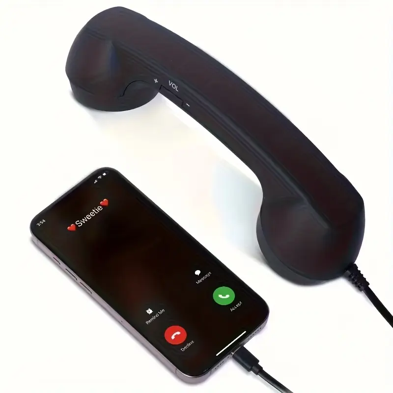 This Is a New Type-C Wired Earphone Featuring a Classic Wired Telephone Receiver Design, Reflecting a Retro Aesthetic, And Comes with a Built-In Microphone. It Adopts Type-C Direct Insertion Into The Headphone Jack