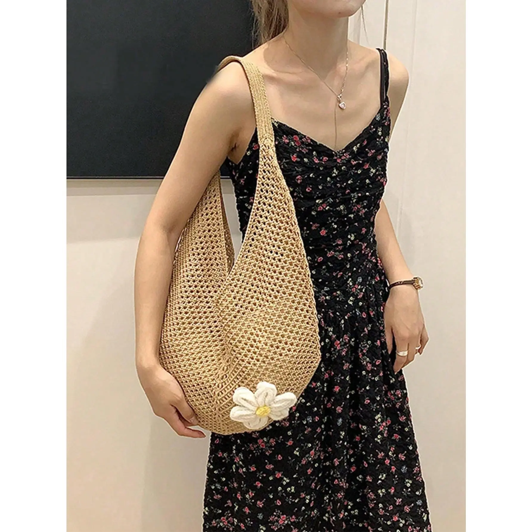 Women's Crochet Flower Applique Beach Crossbody & Shoulder Bag, Summer Boho Mesh Weave Tote with Open Compartment for Casual Beachwear, Beachy Women's Crossbody & Shoulder Bags