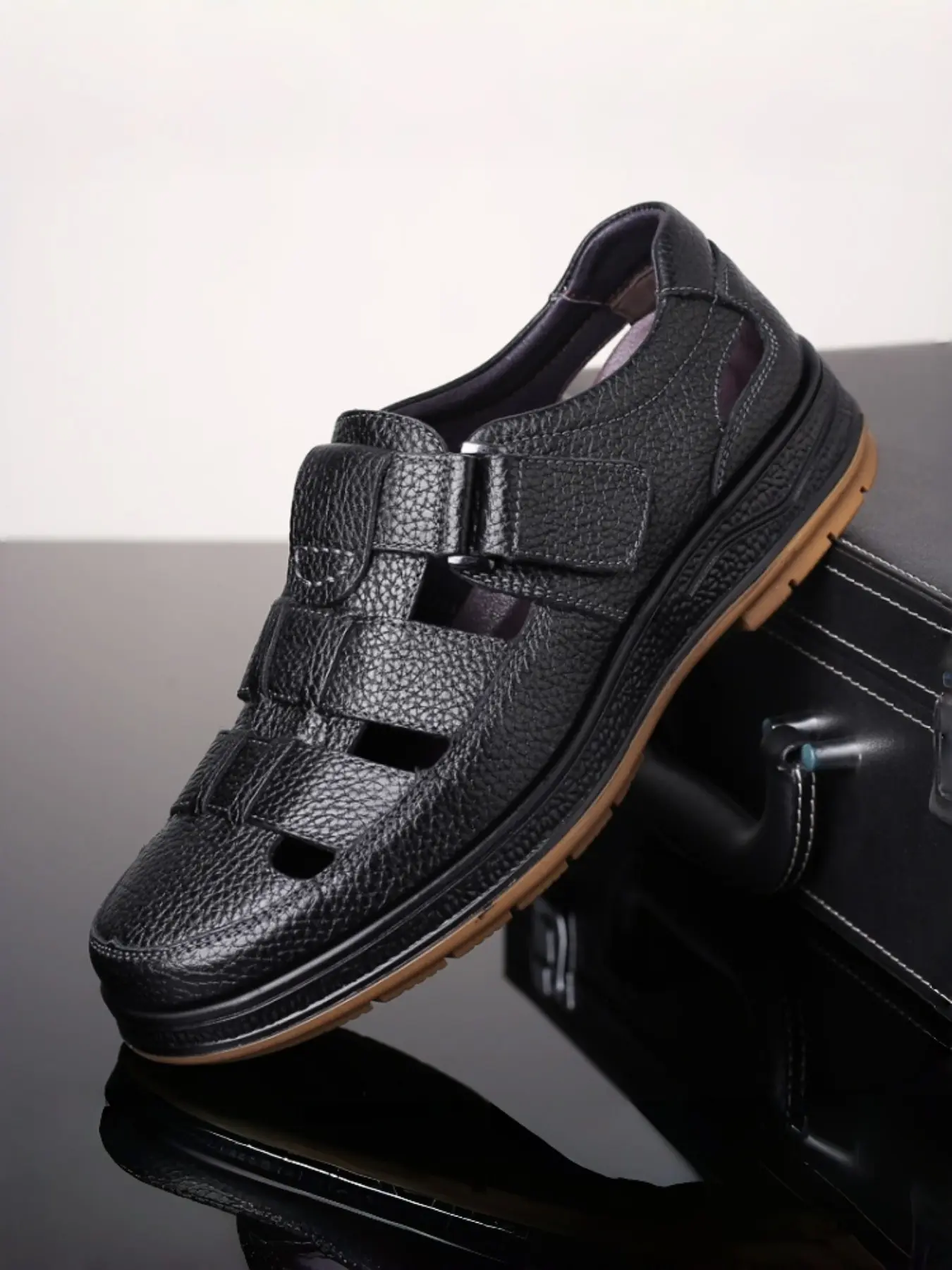 Men's Classic Closed-Toe Sandals, Convenient Velcro Closure, Hand-Stitched Design, Casual Daily Wear, Casual Summer Shoes, PU Leather, Rubber Sole