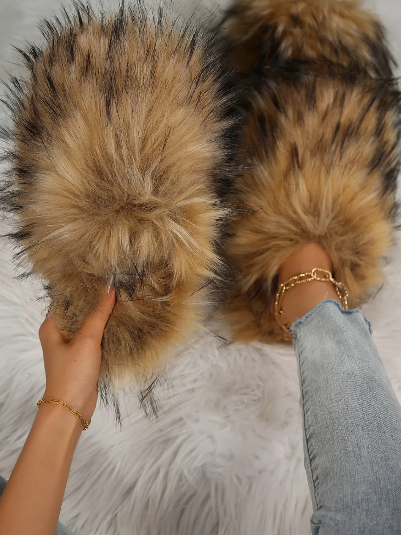 Women's Multi-Color Gradient Long Faux Fur Mule Slippers, All Season Luxury Chic Style, Plus Size, Versatile Thick Fluffy Plush Surface, Soft Sole Indoor Outdoor Casual Closed Toe Furry Slides For Ladies