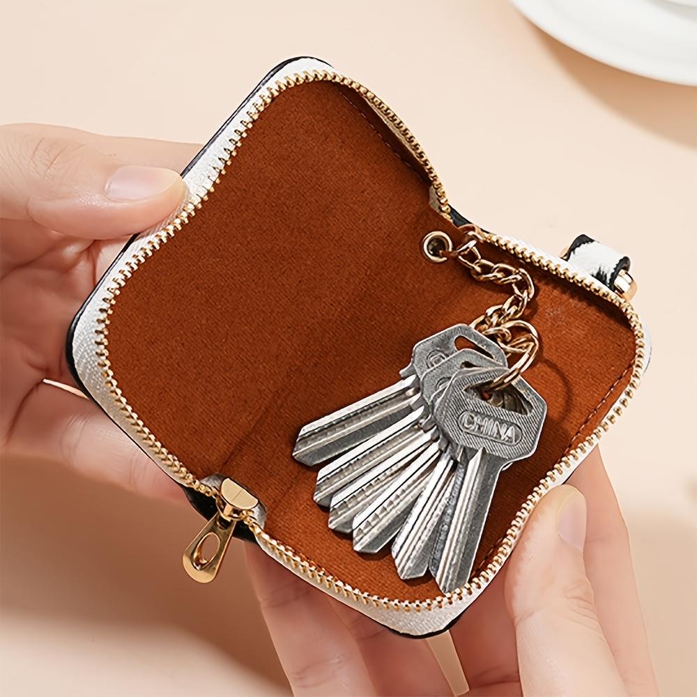 1 Leopard Print Keychain |   Fashionable and Practical, Lightweight and Portable, Ideal for Car Keys, Parties, and Gifts |   Made of Synthetic Faux Leather, Casual Style, Mixed Color, Suitable for Daily Commute