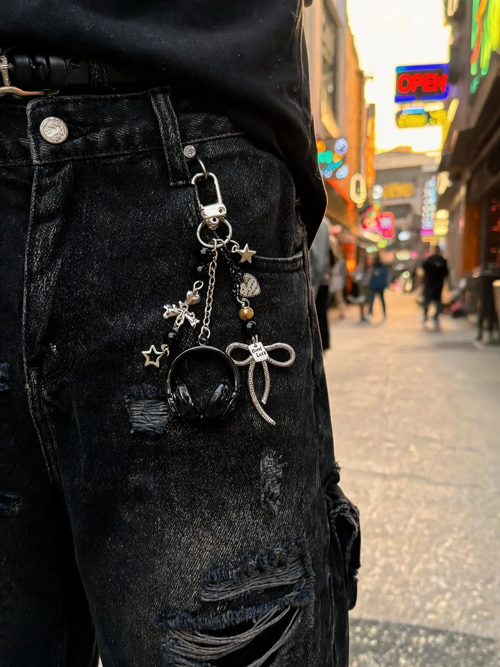 Hip-Hop Style Bag Charm Keychain, Music Theme Earphone Holder, Unique Phone Chain, Unisex Backpack Accessory, Handmade Punk Design