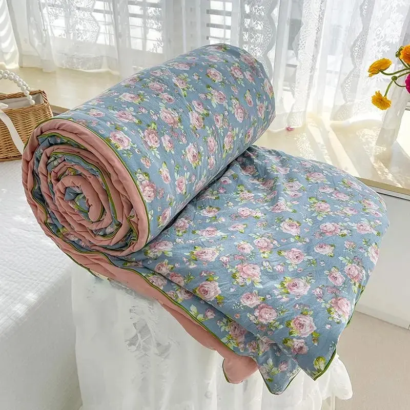 Floral Printed Lightweight Summer Air Conditioning Quilt, Soft Skin-Friendly Breathable Coverlet Bedding, Single Printed Thin Quilt for Bedroom Dorm Living Room Boho Floral Quilt