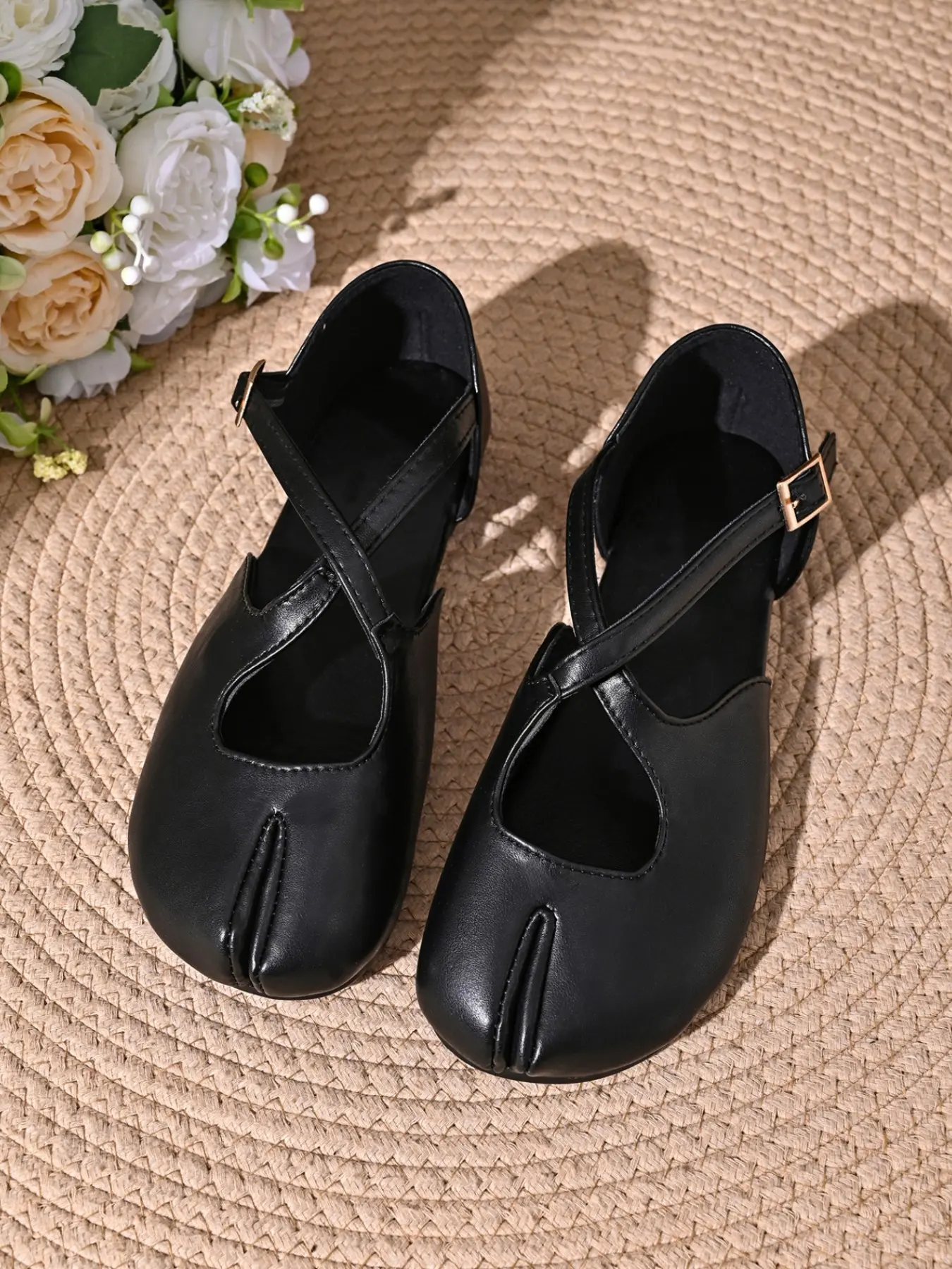 Women's Soft Faux Leather Split Toe Square Closed Toe Crisscross T Strap Adjustable Metal Buckle Backless Flat Mule Sandals, Adjustable Strappy Sandals Cushioned Insole Non Slip All Day Walking Retro Minimal Casual Footwear Black Silver