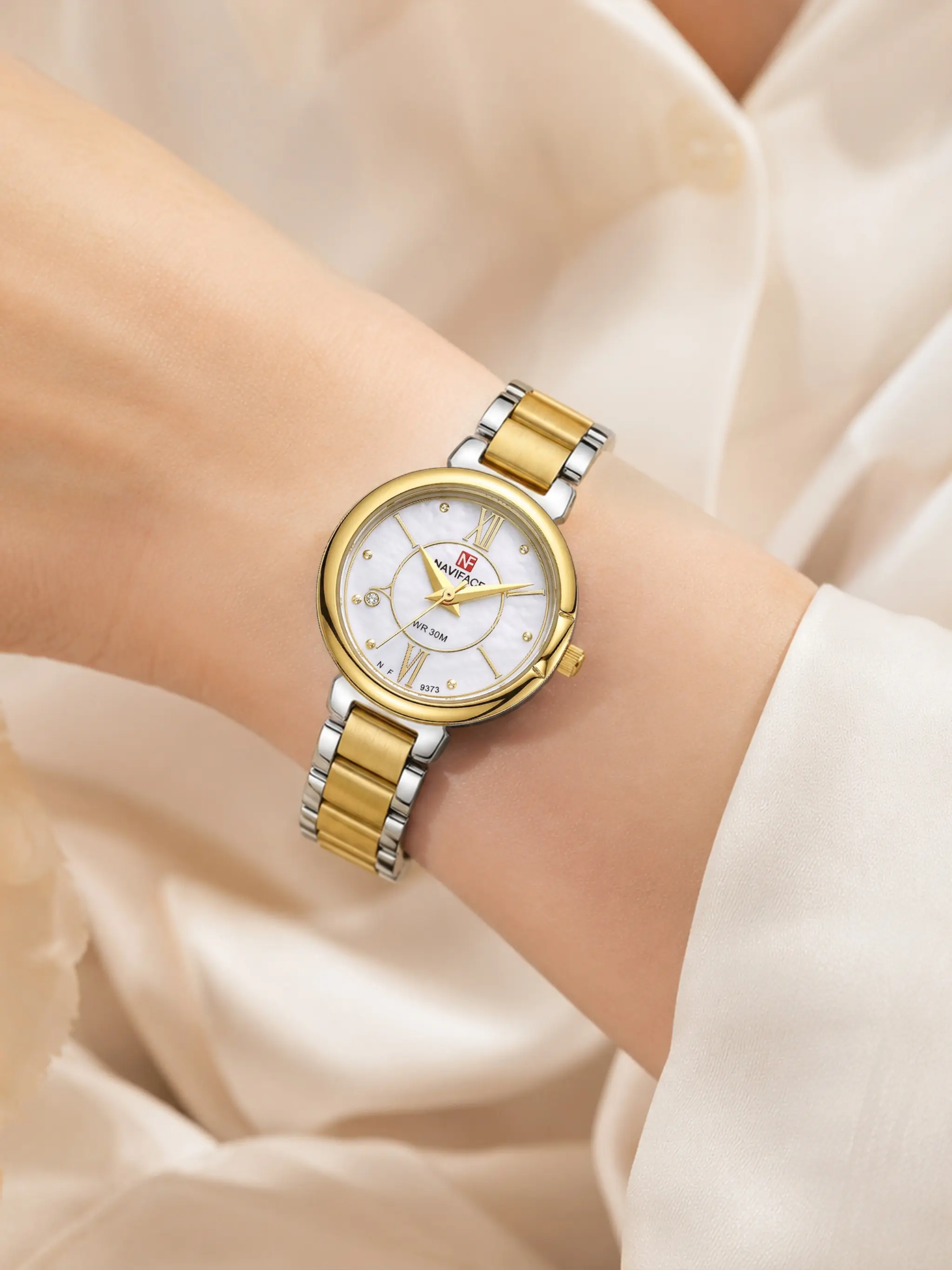 Women's Rhinestone Decorated Round Pointer Quartz Watch, Elegant Analog Style, Stainless Steel Case, All Seasons, Gift Box Included