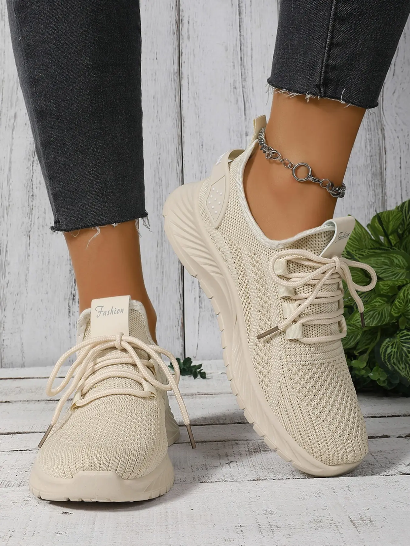 Women's Solid Color Fly Knit Lace-Up Platform Running Sneakers, Knitted Running Shoes, Breathable Hollow Mesh Lightweight Non-Slip Soft Sole Casual Walking Sports Shoes for Summer Daily Jogging & Commuting