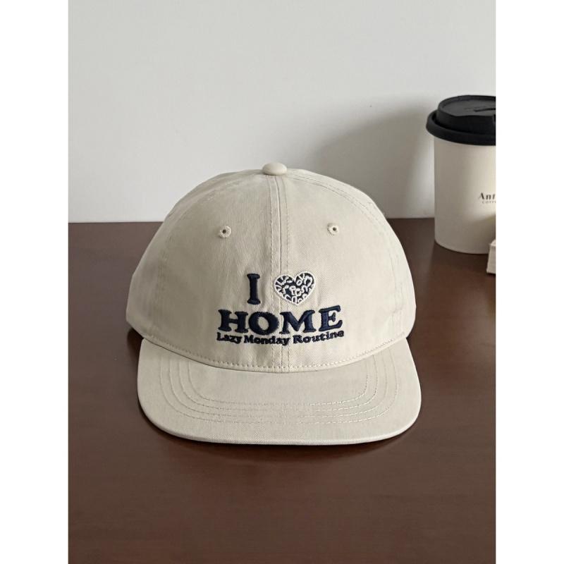 Unique flat-brim vintage letter-embroidered baseball cap for women, new spring street fashion hip-hop cap that makes the face look smaller