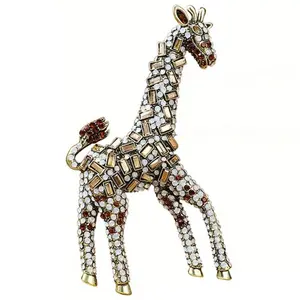 New Creative Rhinestones Inlaid with Small Deer Pins Golden Giraffe Animal Buttons Men's Clothing Accessories