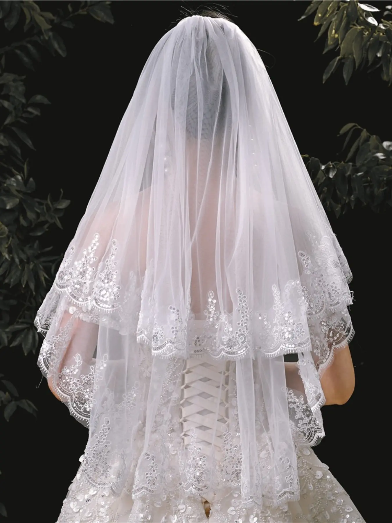 New Lace Trim Sequin Bridal Veil, Luxury Light Luxury Romantic Wedding Veil, with Hair Comb, Suitable for Weddings and Parties