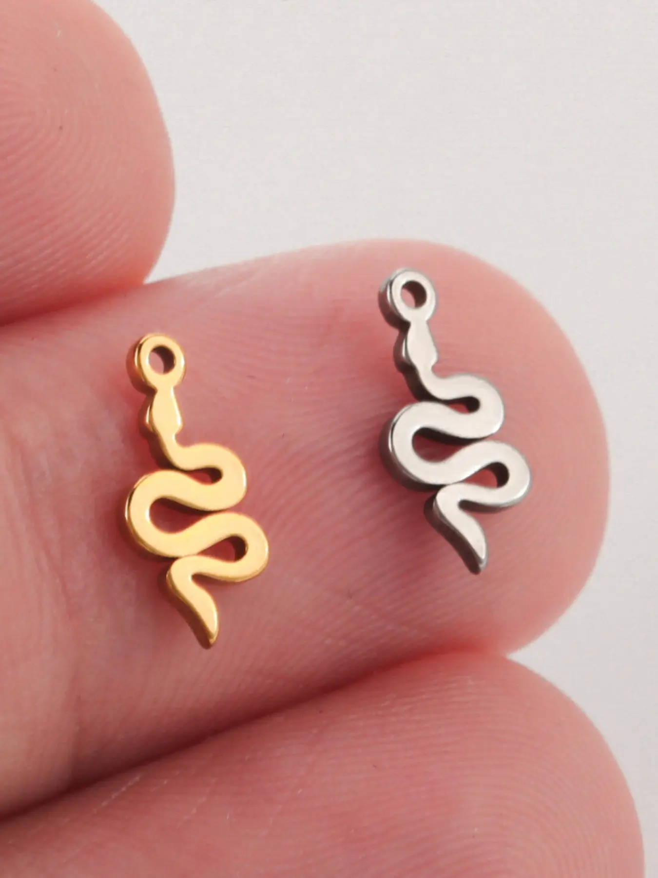 Small Snake Pendant for Jewelry Making, Stainless Steel Animal Pattern Charm, DIY Necklace, Bracelet, Phone Strap, Keychain Accessory