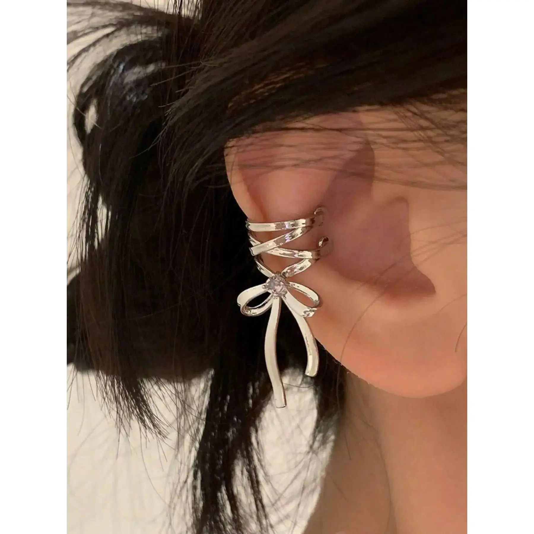 A pair of butterfly ribbon aesthetic ear clips, cold ballet-style ribbon bow ear bone clips without ear holes, student earrings, Non Pierced Jewelry, Non Piercing Jewelry