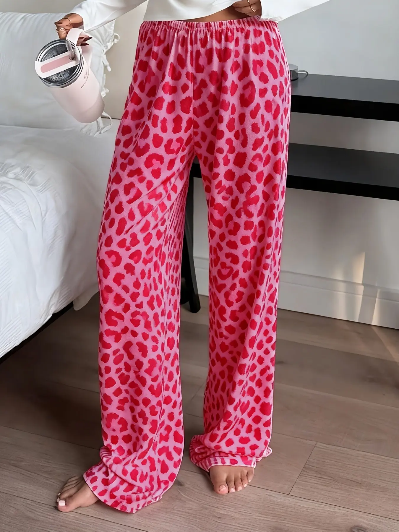 Unisex Pink Gray Leopard Print Wide Leg Elastic Waist Loose Pants Wearable For Outdoor And Home Soft Flowy Daily Sleep Loungewear Casual Holiday Walking Pajama Trousers Homewear Pjs