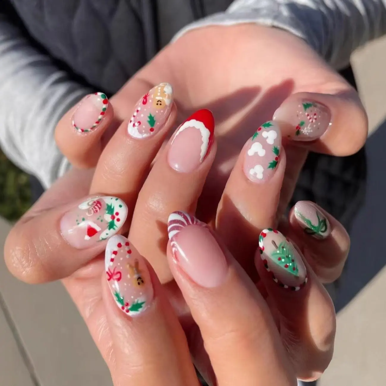 24PCS New Christmas Almond Shape Cat Eye Hand Painted Santa Hat Candy Snowflake Bow French Press On Nails Fake Nails Set Back To School Fall Deco Reusable False Nails For Holiday Party