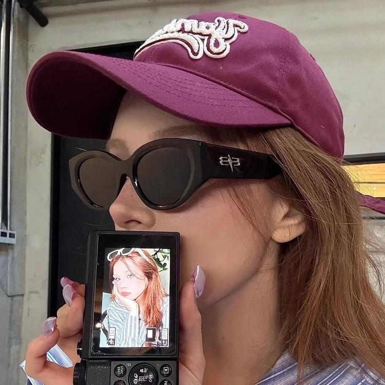 2026 New Cat Eye White Sunglasses Women's Trendy Square Round Face Covering Cheekbones Showing Face Small Summer Sunglasses