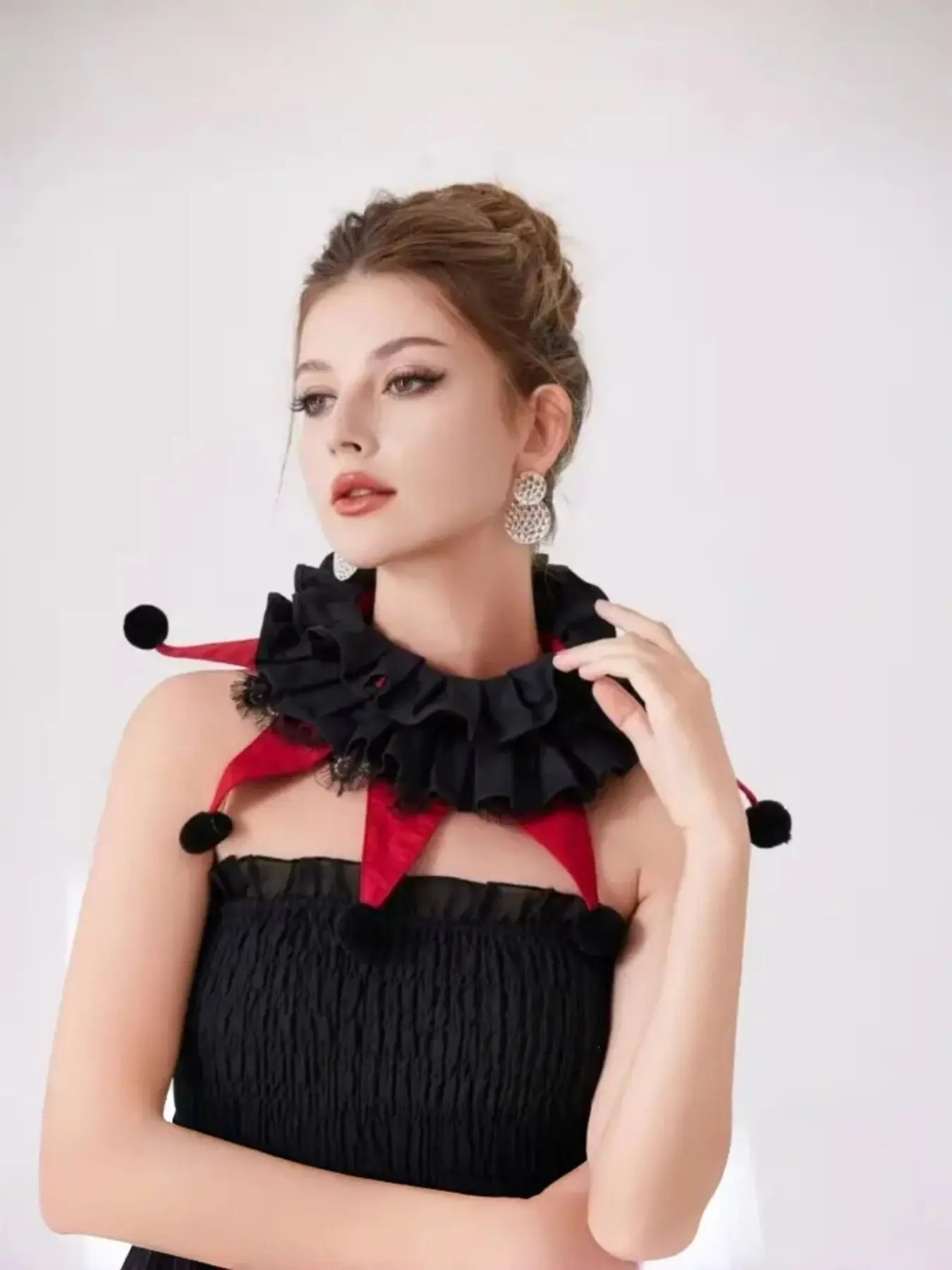Ruffle Lace Jester Choker Collar, Pom Pom Tip Joker Neck Ruff, Halloween Cosplay Detachable Clown Neck Accessory for Women