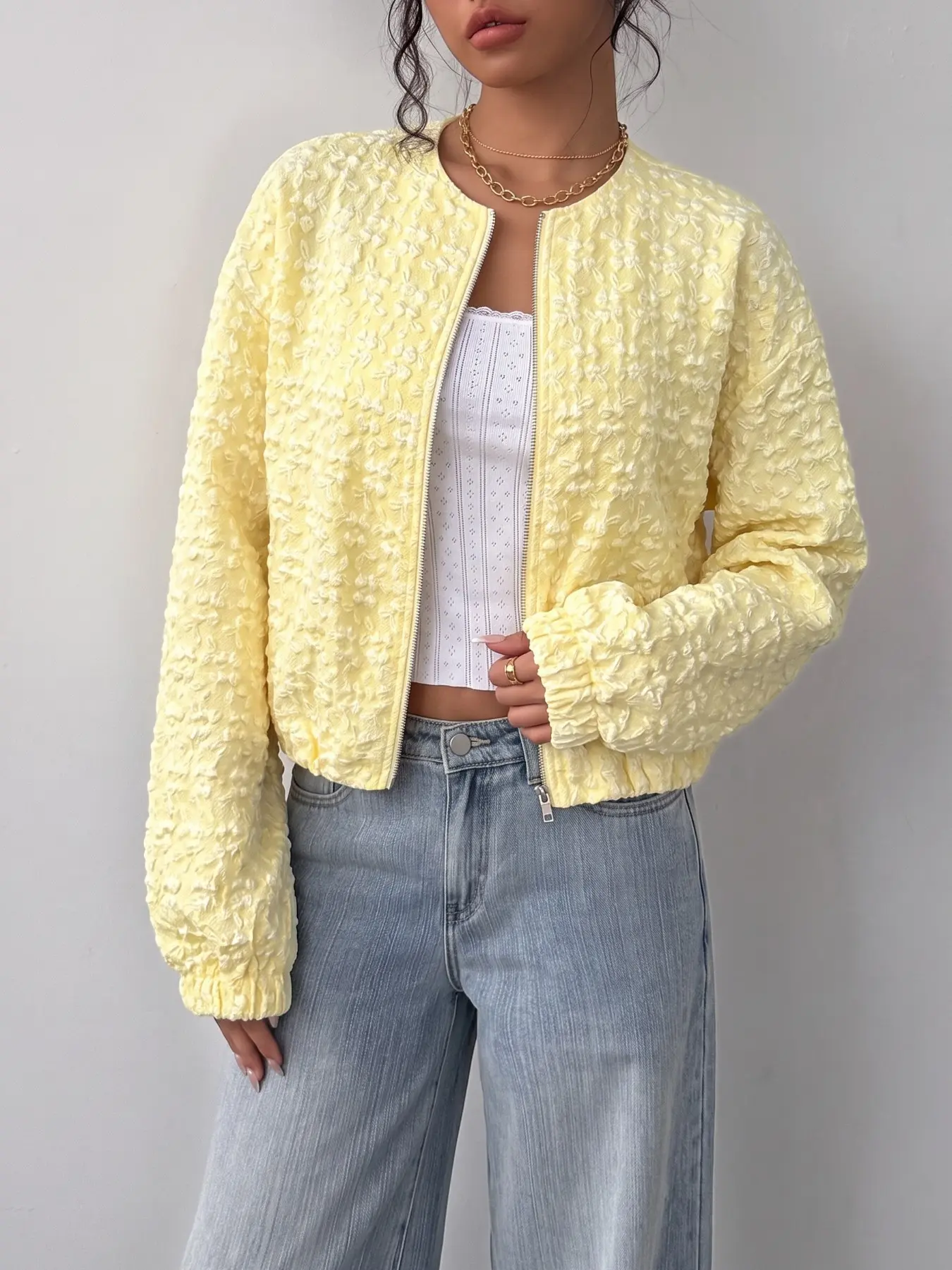 Women Textured Floral Zip Up Cropped Bomber Jacket, Crew Neck Long Sleeve Elastic Cuff Casual Outerwear, Soft Bubble Fabric Y2K Coquette Aesthetic, Trendy Daily Going‑Out Streetwear, Cute Feminine Lightweight Short Coat for Ladies Dating Party Outfit