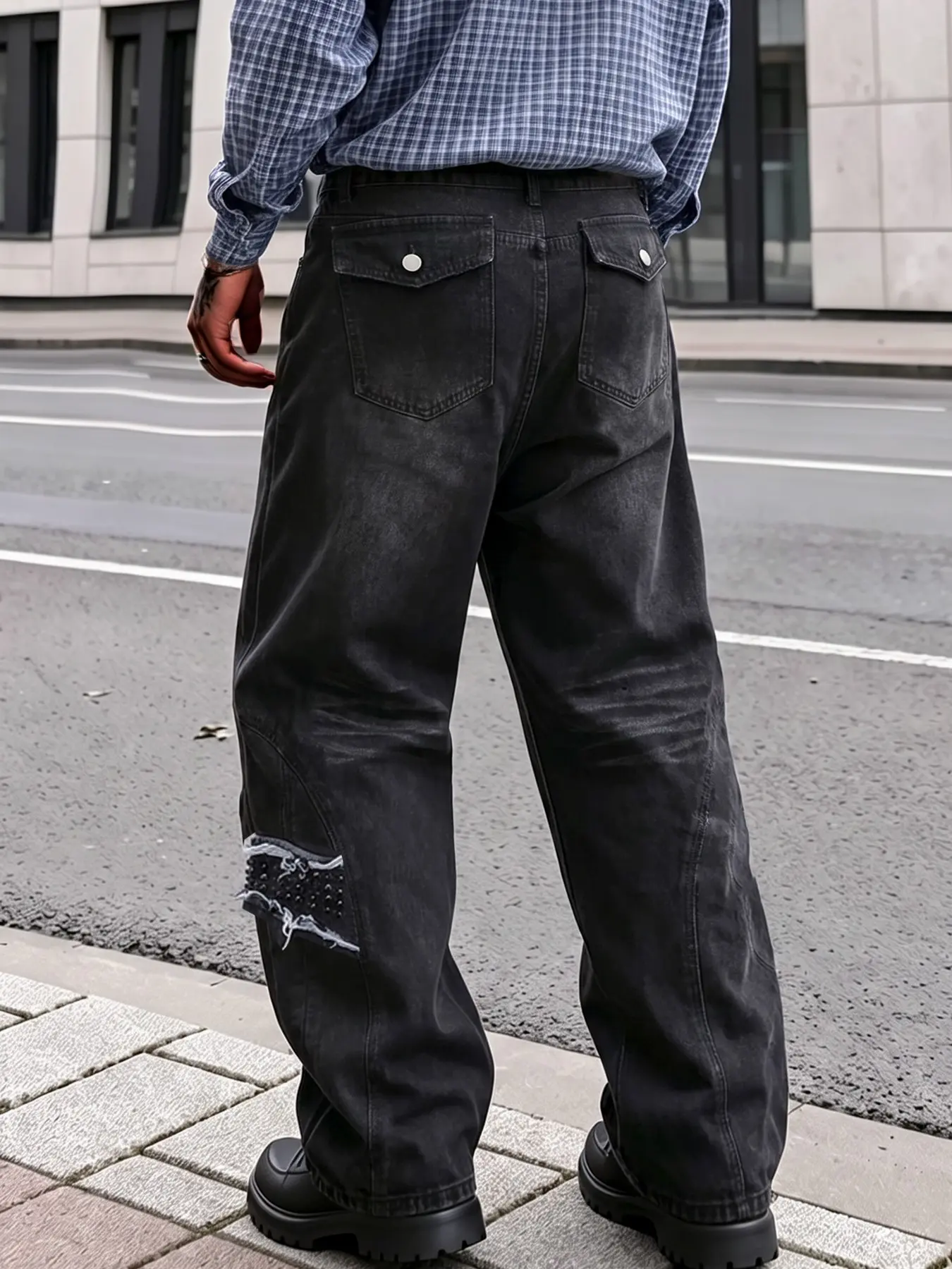 Men’s Black Loose Straight-Leg Jeans with Side Frayed Patchwork and Rivet Details, Back Button-Flap Pockets, American Vintage Streetwear Casual Denim Pants, Perfect for Streetwear, Parties and Livehouse Outfits