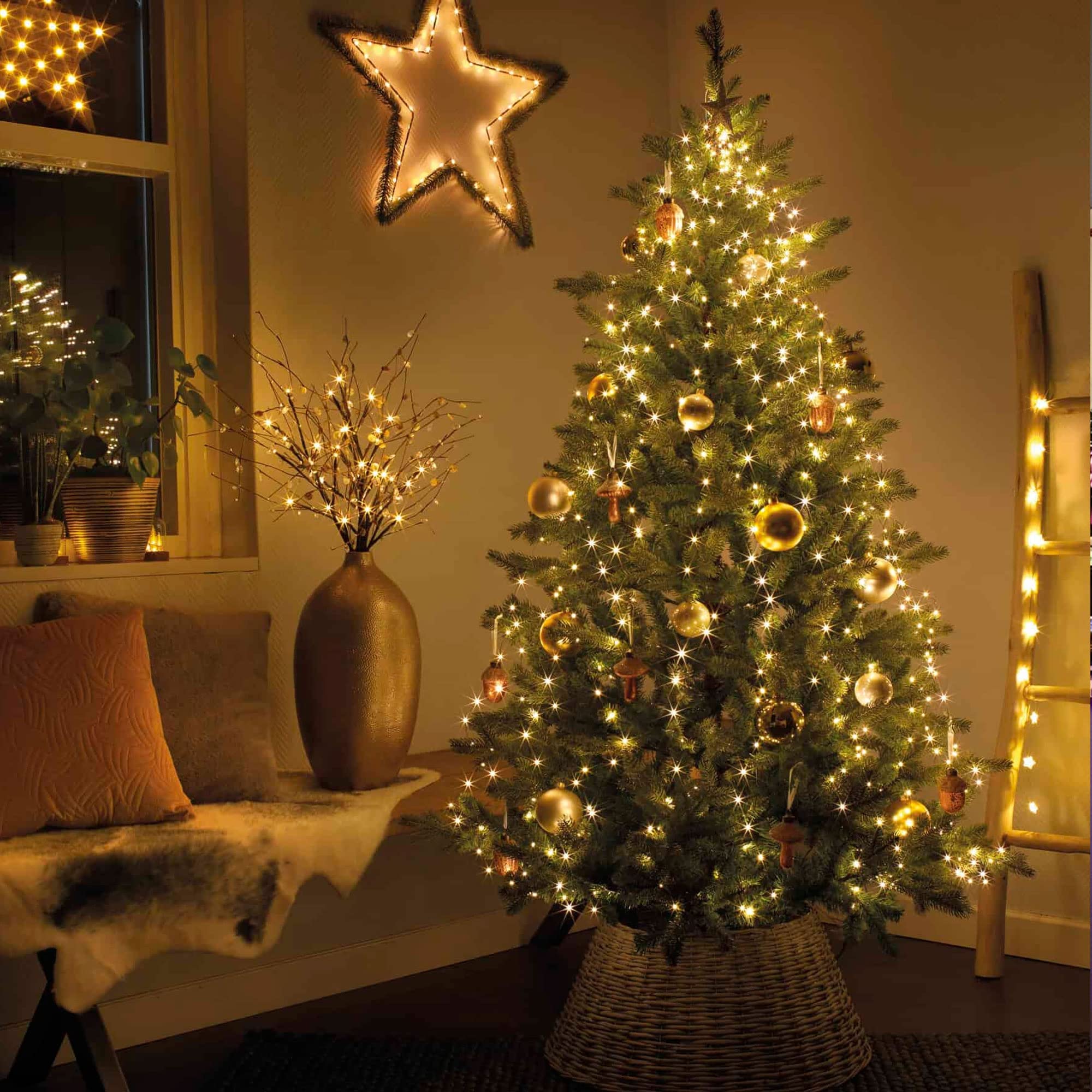 Christmas Tree Lights String, 400 LED Memory Function, 8 Modes, Remote Control, Timer, Holiday Decoration, 6.6ft X 16 Strands