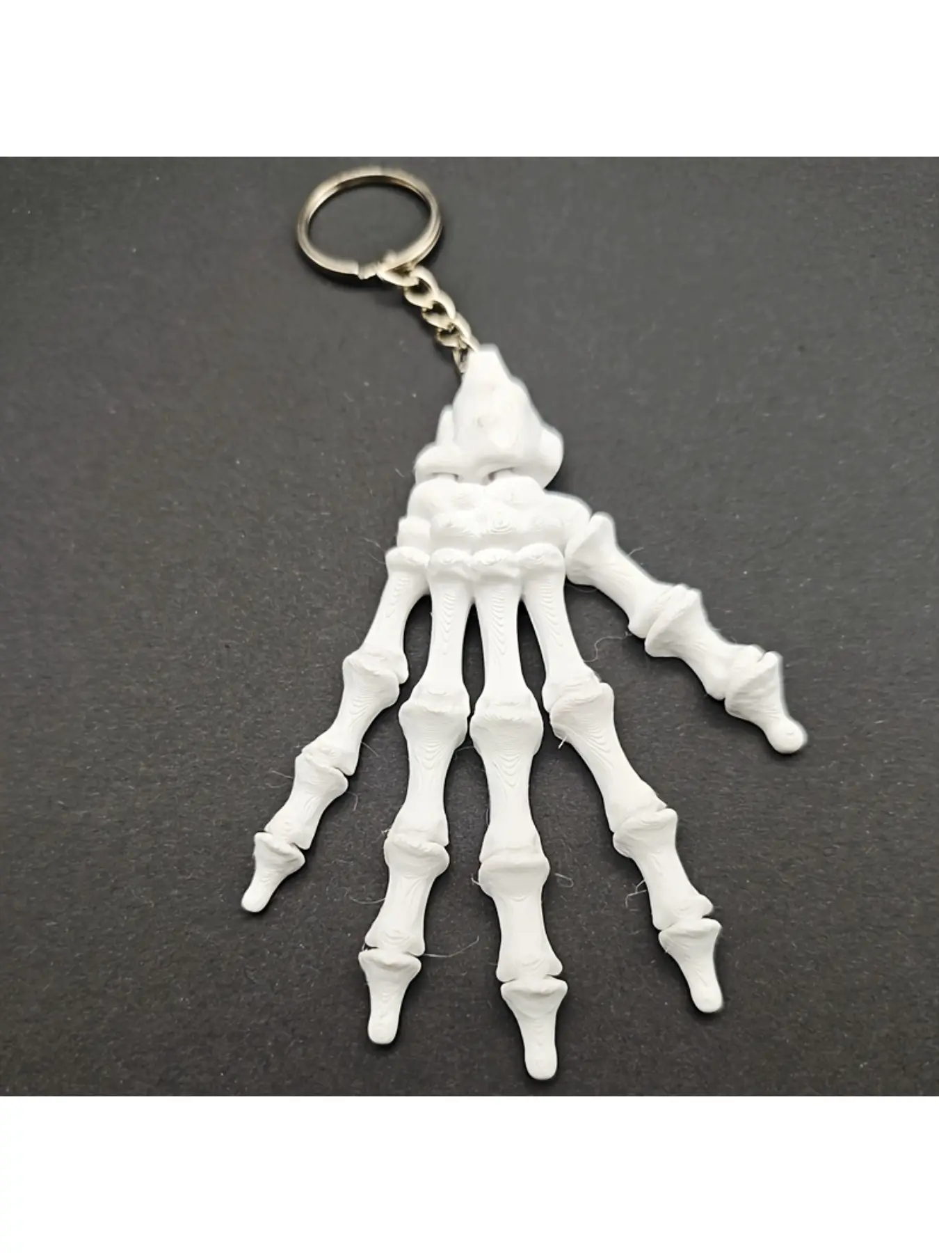 1PC Movable Joint Skeleton Hand Keychain for Men, Realistic Skull Palm Key Ring, Dark Gothic Punk Style Car & Backpack Key Pendant, Halloween Costume Accessory, Creative Birthday Gift for Bikers Goth Streetwear Lovers