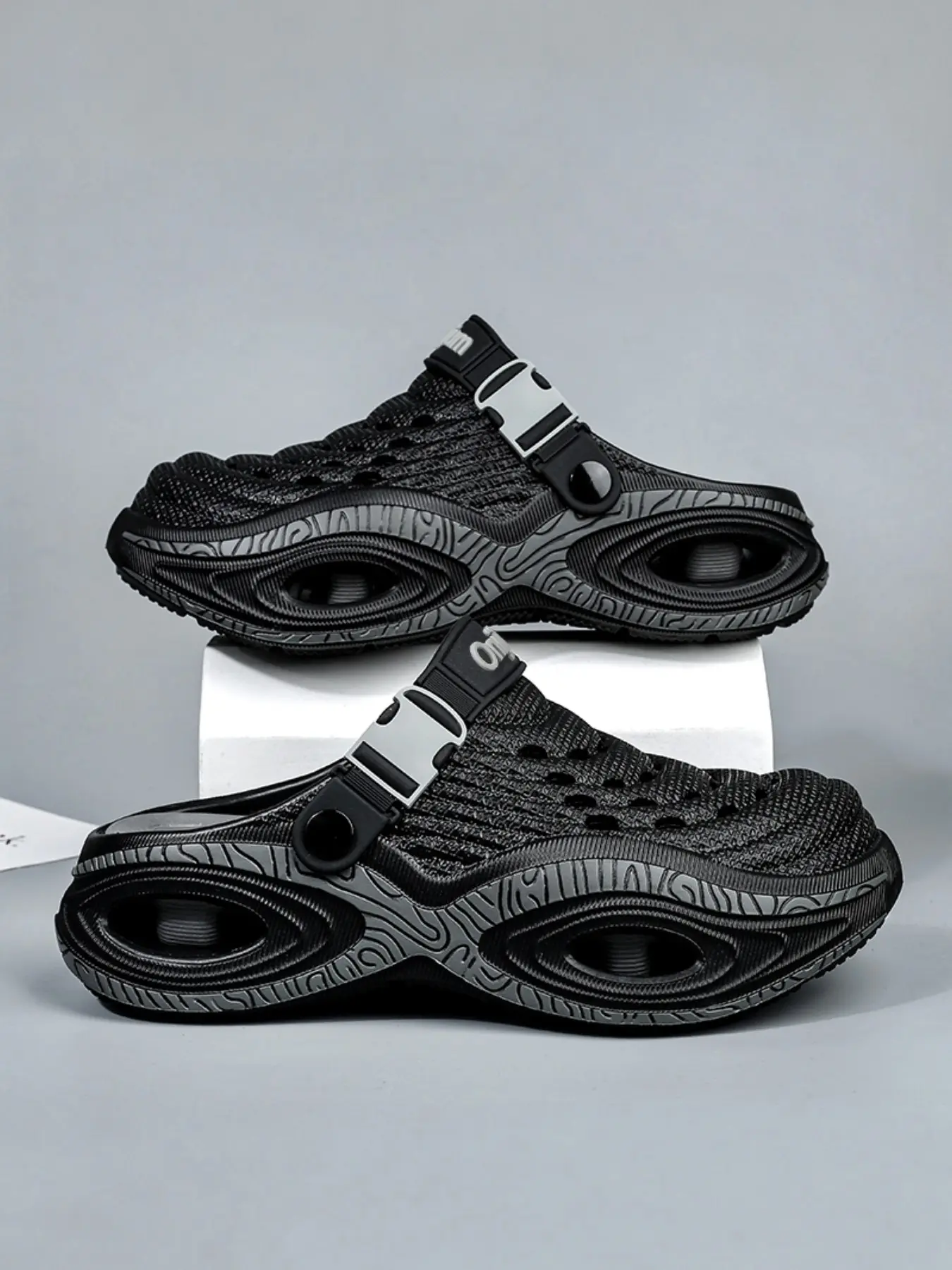 Casual Holey Shoes for Summer, Unisex Home Outdoor Wear, Thick Sole Hollow Striped Design, Anti-Slip Waterproof Beach Driving Sandals Footwear
