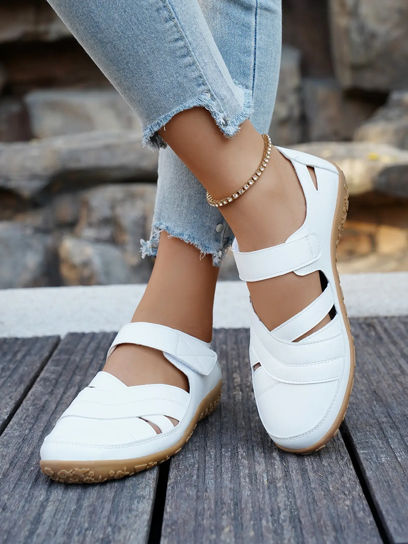 Women's Plus Size Hollow Closed Toe Flat Sandals, Non-Slip Rubber Sole Hook & Loop Casual Walking Shoes, Easy On & Off, Comfortable, Breathable Lightweight Summer Nurse Shoes & Mom Shoes