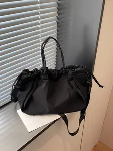 Simple and casual tote bag with a lazy style, large-capacity shoulder bag for daily commuting, lightweight drawstring crossbody bag with detachable straps