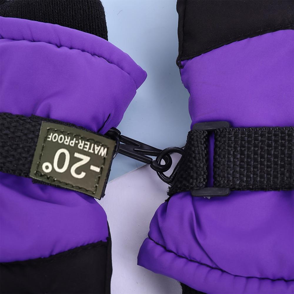 A Set of Kids' Ski Gloves Designed for Warmth During Winter Sports, Featuring an Elastic Wristband And a Zip Closure. Ideal for Children Aged Three And Older, Available in Eight Colors, Perfect for Skiing, Biking, And Outdoor Winter Activities