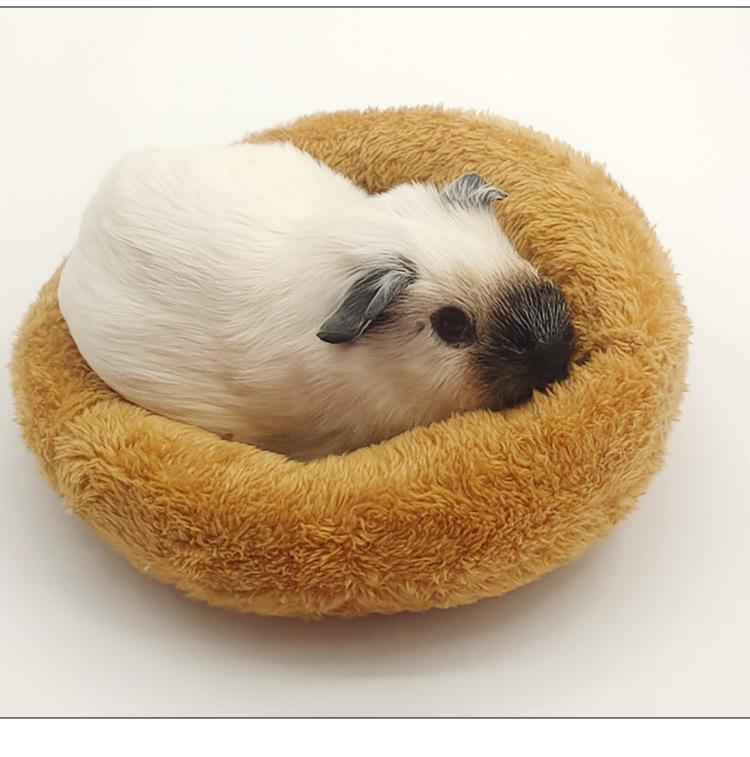 Macaron-style sleeping nest pad, suitable for hamsters, sugar gliders, squirrels, guinea pigs, dwarf rabbits, hedgehogs, etc.Made of comfortable material, available in sizes 7.87 inches and 5.51 inches.