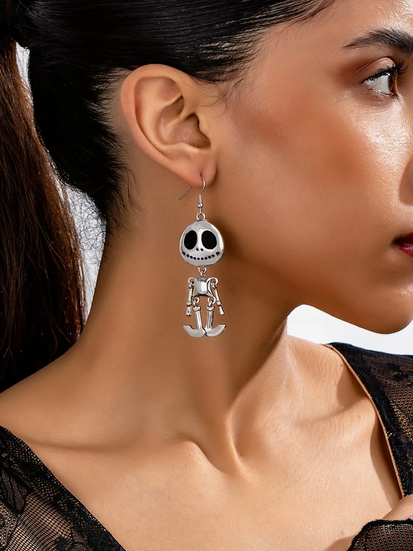 Gothic Hip-Hop Creative Skull Alien Dangle Earrings, Adjustable Limbs, Trendy Street Fashion, Perfect for Halloween