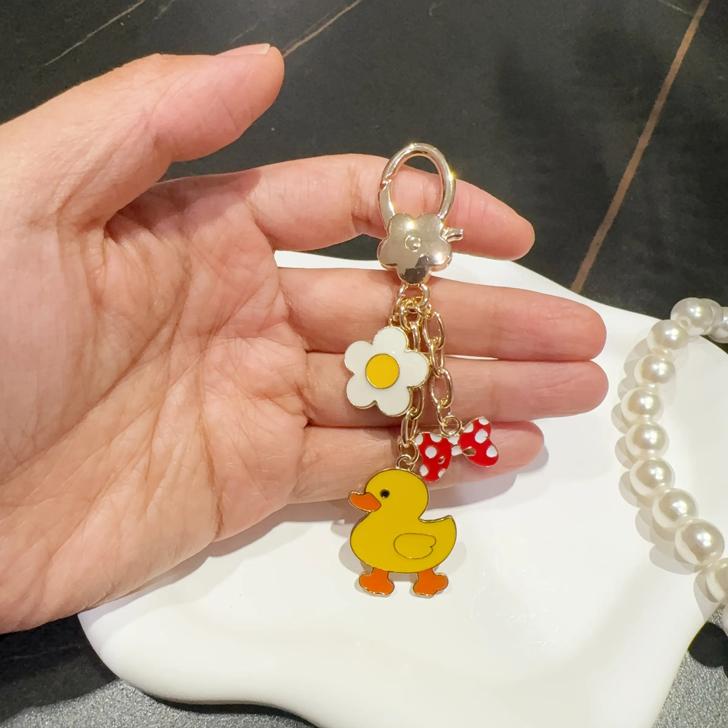 1pc/2pcs Cute Little Yellow Duck Flower Bow Keychain - Metal Clasp Design, Fresh and Playful Polka Dot Bow Pendant - for Hanging House Keys, Keys, Backpacks, and Tote Bags - Fun Decorative Accessory