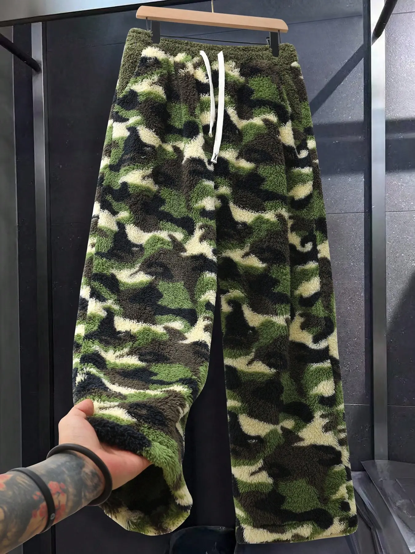 Mens Sherpa Fleece Pants Green Camouflage All Over Print Drawstring Waist Wide Leg Plush Fuzzy Casual Loungewear Streetwear Vintage Retro Urban Basic Fall Winter Daily Wear Mens Clothing Trousers