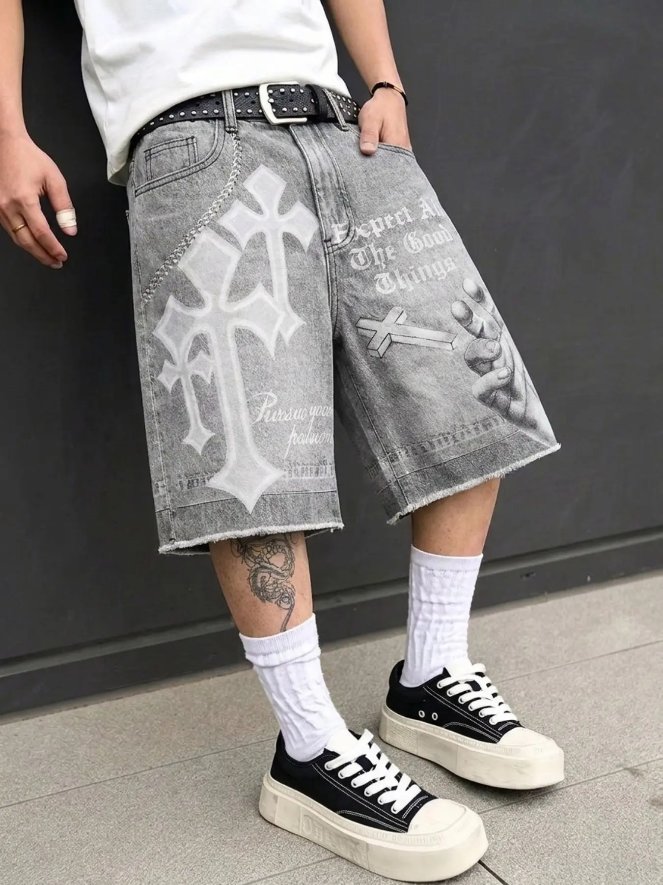 Men's Cross Print Jeans Shorts, Vintage Washed Edge Five-Quarter Pants, Loose-Fit Street Style, All Seasons, Zipper Fly, Unlined