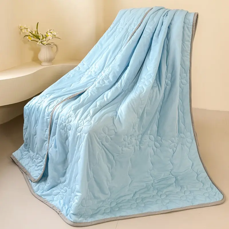 1pc Lightweight Summer Quilt, Breathable Summer Quilt | Soft & Skin-Friendly Comforter Blanket, Lightweight, Easy to Wash and Maintain, Sleeping Blanket for Bedroom, Nap Blanket for Office, Summer Essential, Available in Multiple Sizes