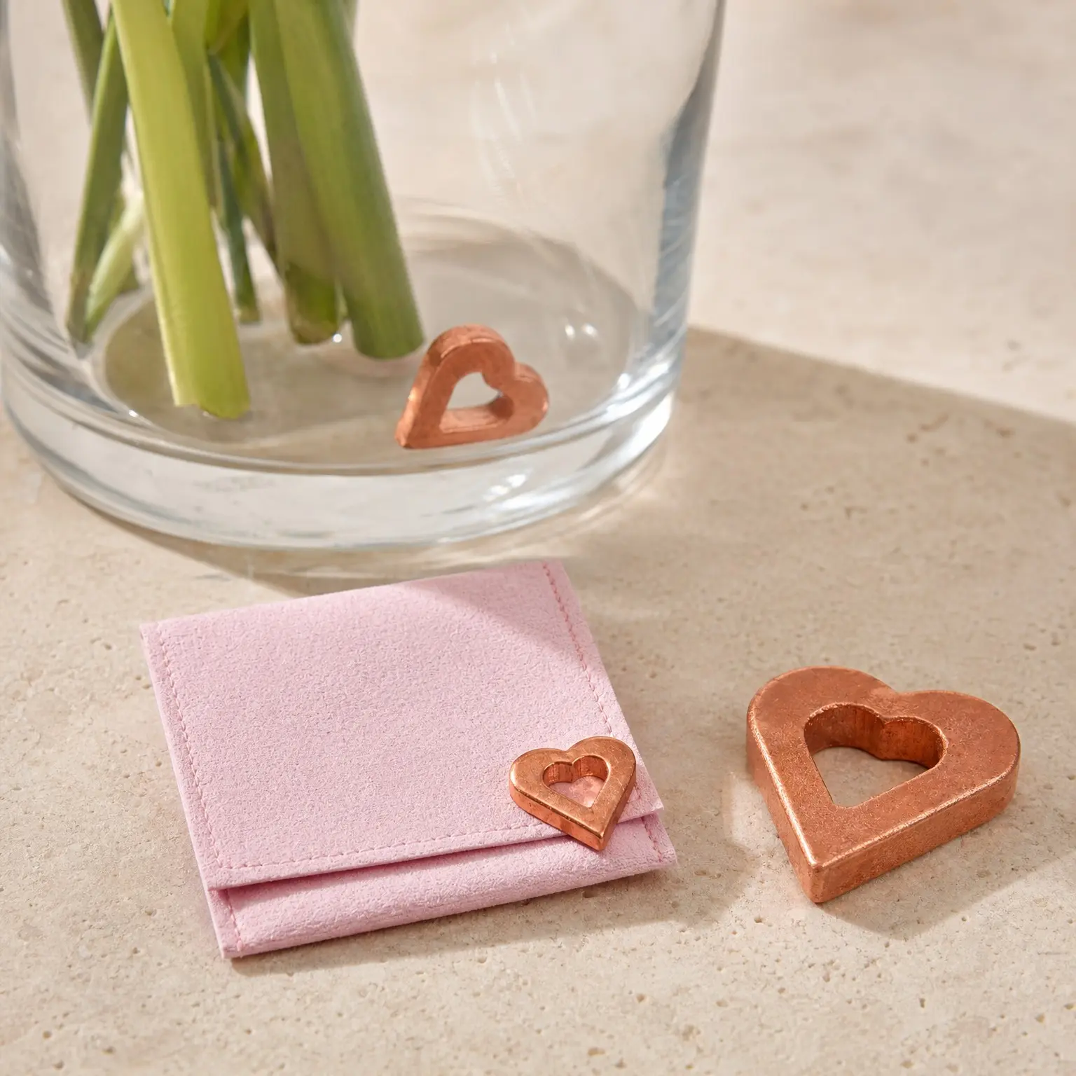 Copper Charm for Fresh Cut Flowers – Flower Food Alternative Keeps Vase Water Clean and Clear, Reusable (1)Gift