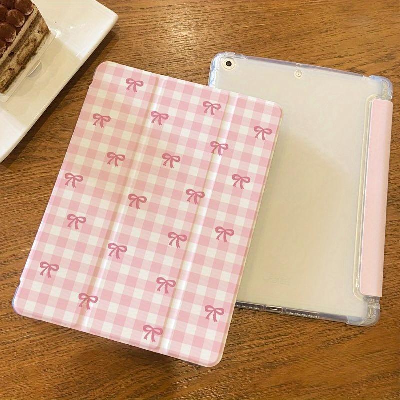 Sweet blue and pink checkered bow pattern, with adjustable stand and pen slot, foldable non-slip TPU protective case, suitable for Samsung, iPad mini, iPad Air, iPad Pro/iPad 10th generation, 11th generation and other series iPad protective cases