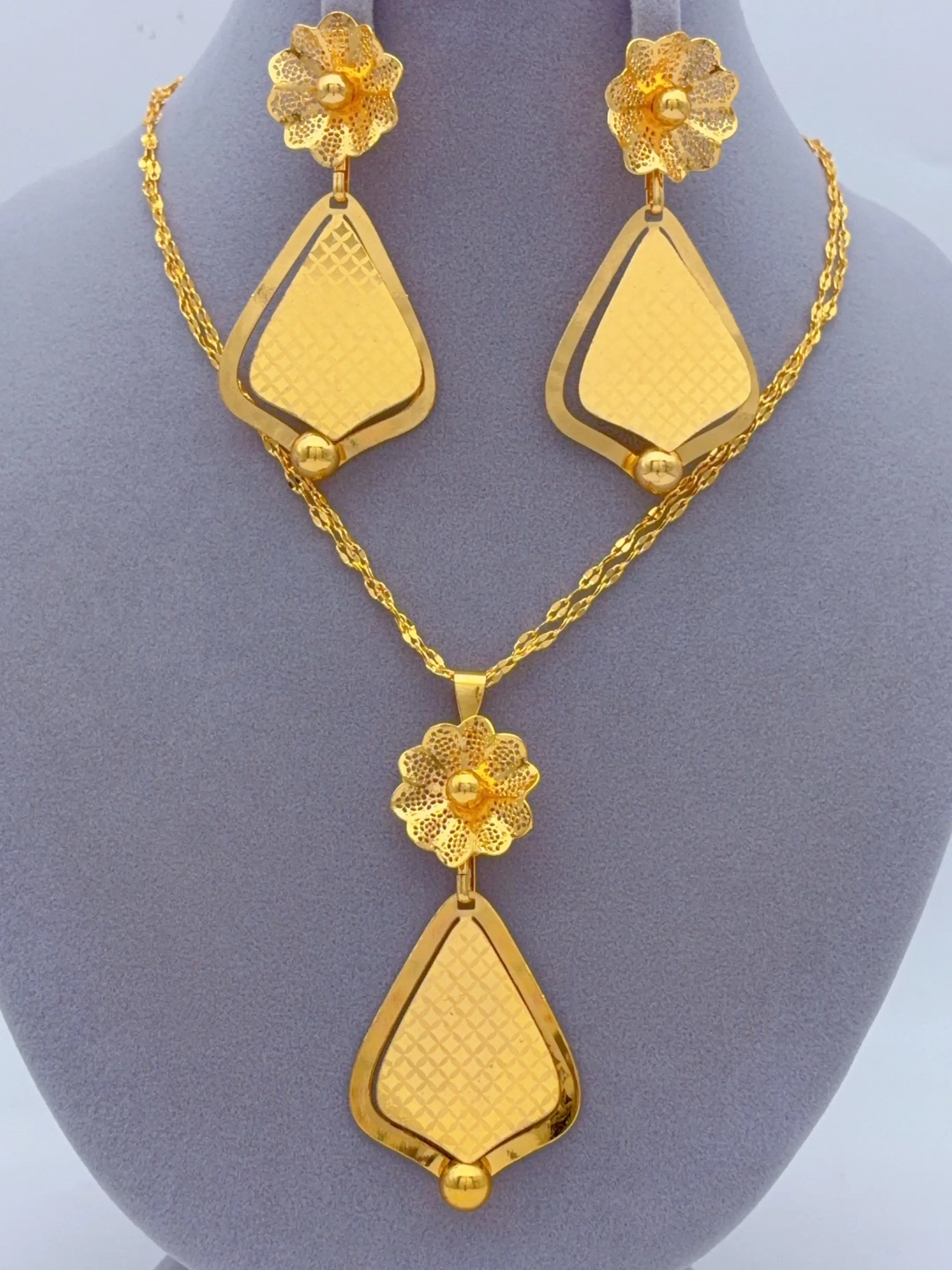 2 Piece Indian Gold Plated Jewelry Set for women, Middle East Dubai Style Necklace Earrings, Women's Daily Party Accessories, Gift Engagement Wedding Jewelry