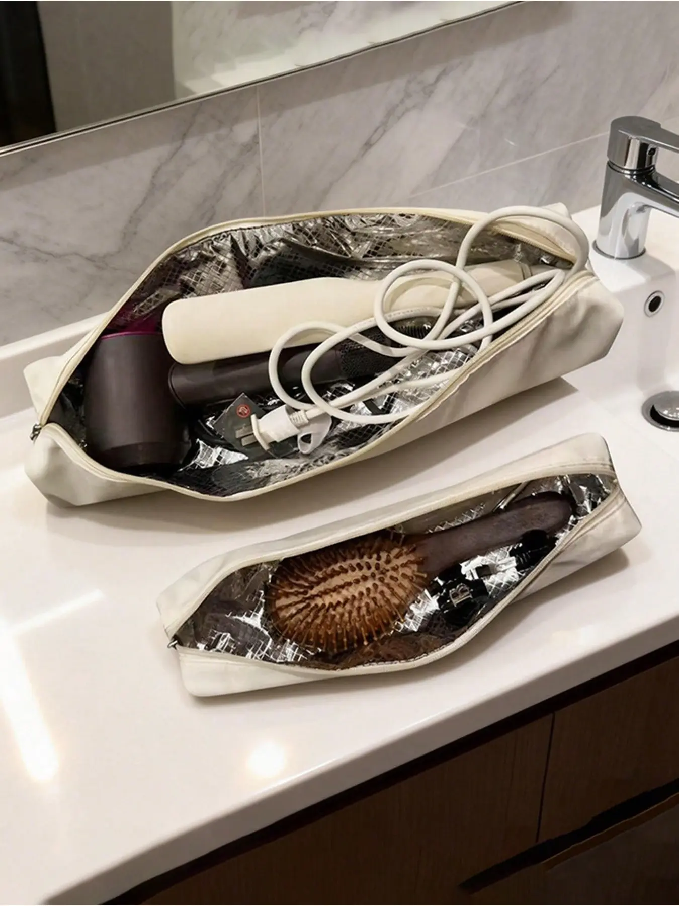 Heat-resistant curling iron storage bag, portable hairstyle tool travel case with aluminum foil lining, beige nylon zipper design suitable for flat irons, curling irons, and styling tools