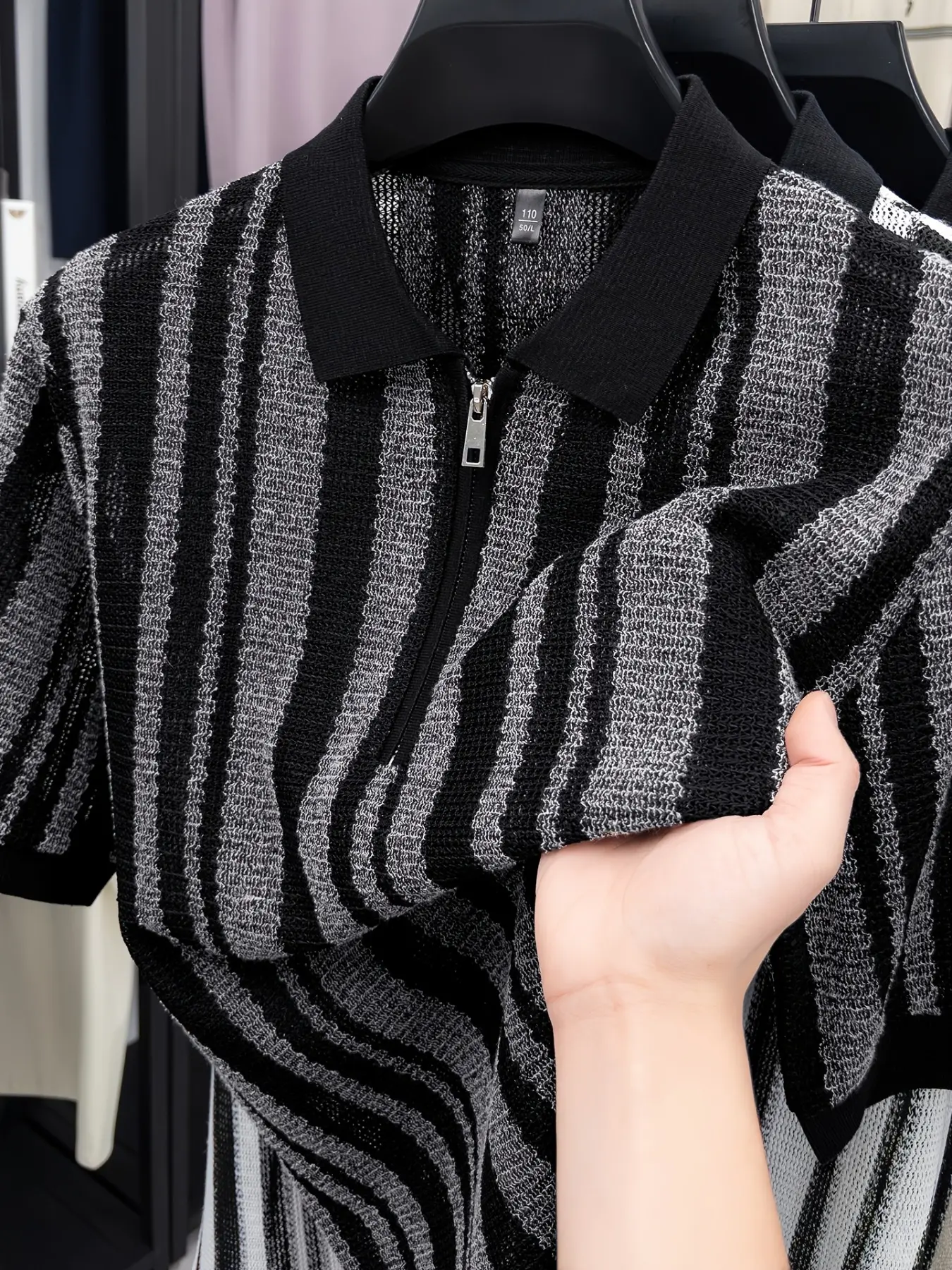 1 PC Men's Knitted Shirt with Zipper Collar, Men's Color-Contrast Short Sleeve, Trendy Vertical Stripes Knitted Shirt, Breathable, Soft and Skin-Friendly, Casual Comfy Collared, Suitable for Leisure and Daily Commuting, Casual Polo Shirt