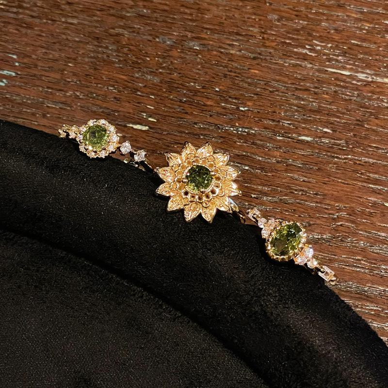 Fashionable and trendy sunflower vintage French retro light luxury high-end exquisite ultra-shiny accessory green diamond zircon gemstone open ring gift