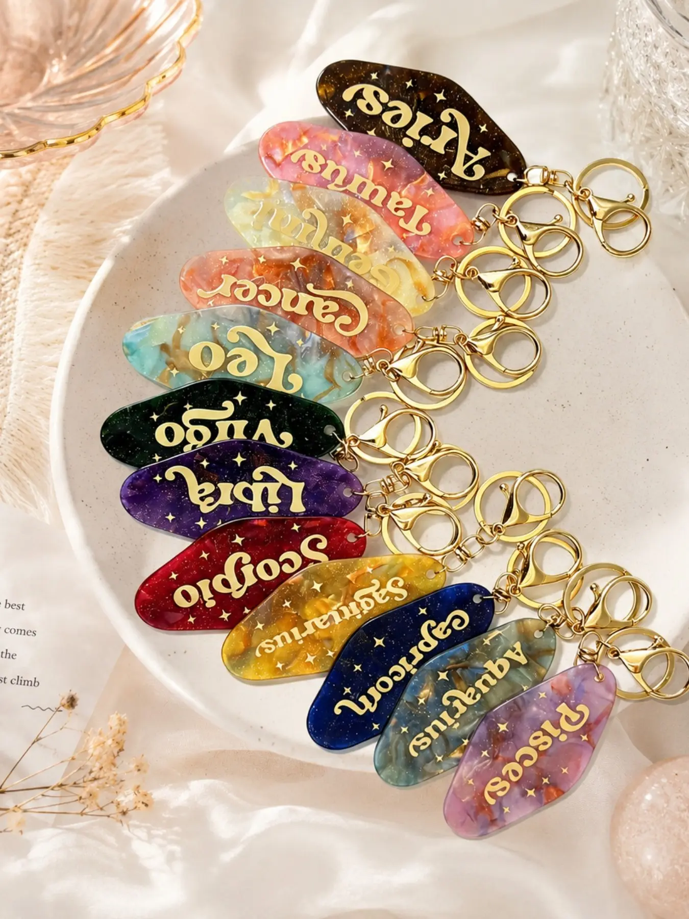 1pc Fashion Retro Acrylic Zodiac Custom Glitter Keychain for Purse Best Gift for Friends Perfect Accessory for Women Bags